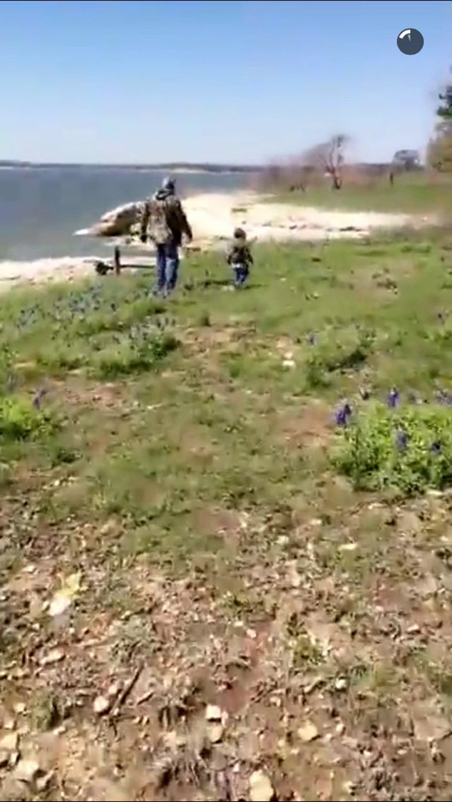 Blake Shelton Hangs Out With Gwen Stefani S Son Apollo While On